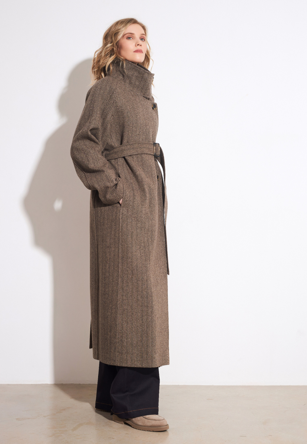 Brown double-breasted coat with raglan sleeve