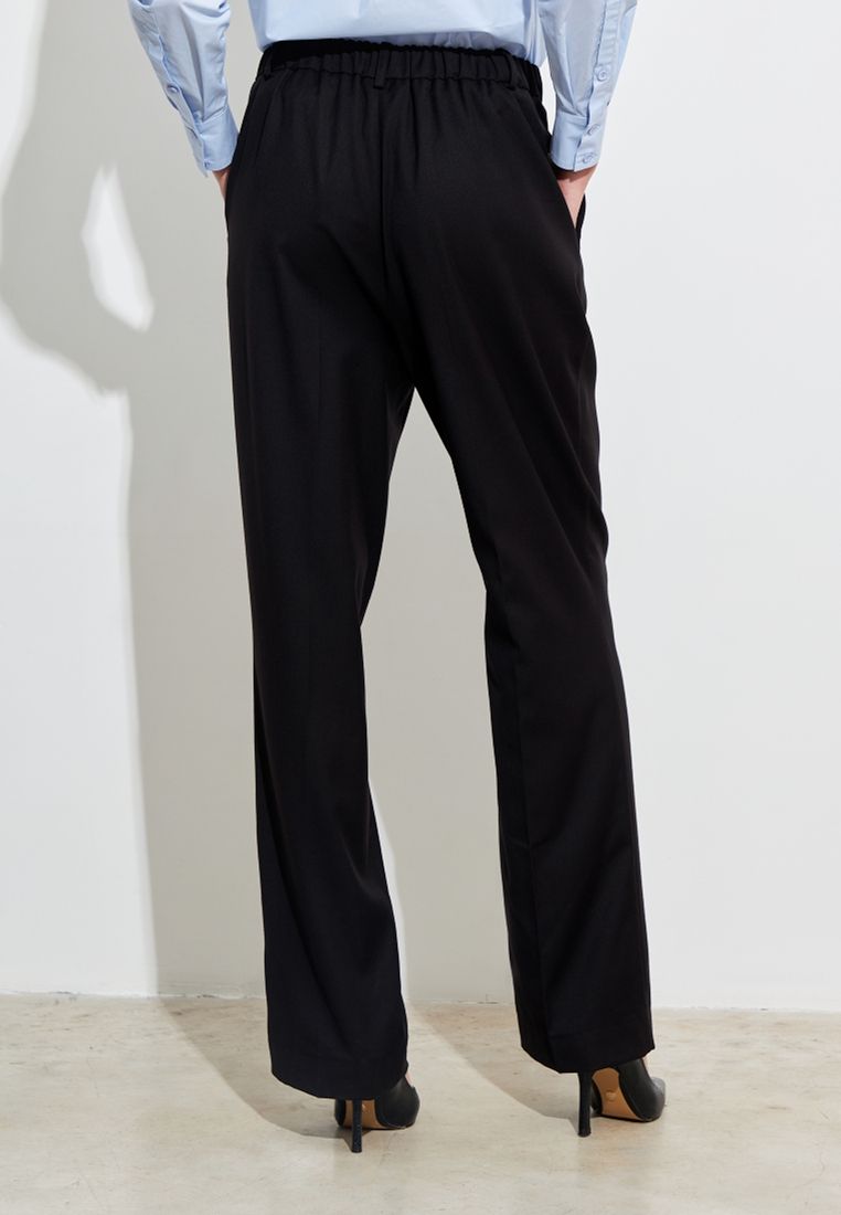 Черные прямые брюки с резинкой по талии